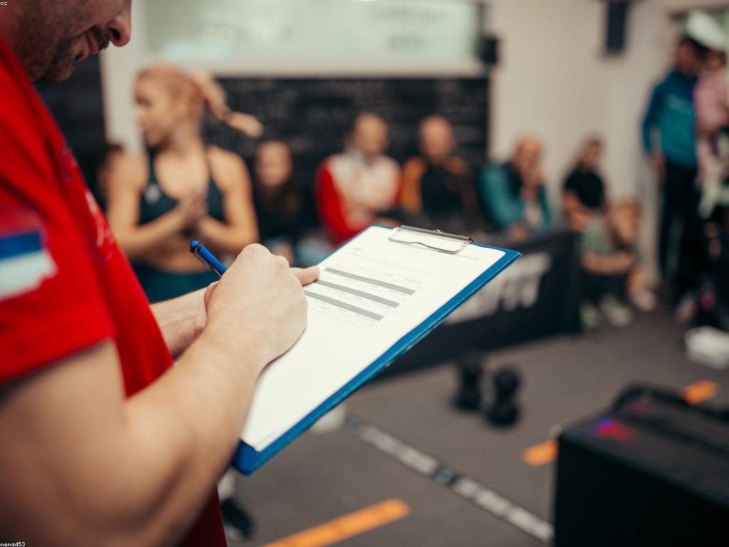 យុទ្ធសាស្ត្រលេង៖ ការងារពិតក្នុងល្បែង